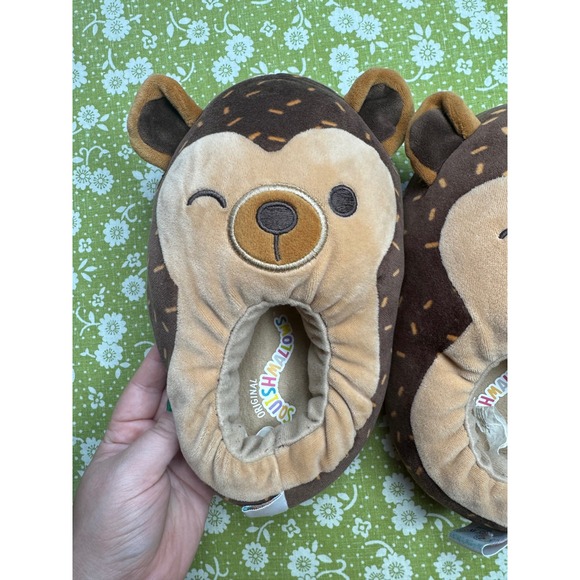 Squishmallows Brown Winking Hedgehog Slippers in Size‎ Kids 4-5 - Picture 2 of 6